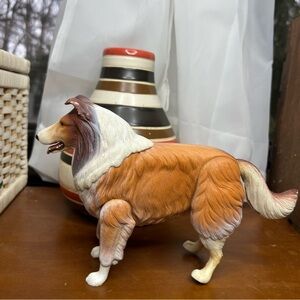 Vintage 1976 Lassie Tv show toy dog by Gabriel inc. movable legs, head and tail